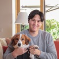 大谷翔平選手、愛犬・デコピンの最新ショット公開で「真美子さんからの写真？」「パパ待ってるのかな？」の声 画像