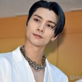 NCT 127ジャニー、ユニフォーム姿でMLB開幕戦に降臨「流石シカゴっ子」「びっくり」の声 画像