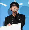 なにわ男子・長尾謙杜、舞台挨拶中にプチハプニング 熱い約束も交わす「今を大切に」【おいしくて泣くとき】 画像