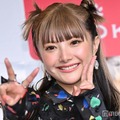 茶髪の安斉かれん（C）モデルプレス