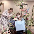 第5子妊娠中の辻希美、三男と駄菓子屋へ！“気づけば全部甘いもの”な購入品も公開「本当に止まらない」 画像