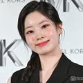 TWICEダヒョン、ニットミニスカから圧巻の美脚輝く「頭身がすごい」「まっすぐで綺麗」と反響 画像