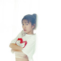 とき宣・小泉遥香、ほっそりお腹がチラリ！“アイドルおはるの素顔”をテーマに彼女感たっぷり 画像
