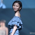 岡崎紗絵、オフショルドレスで美デコルテ際立つ【TGC香川2025】 画像