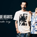 【独占】THE BLUE HEARTS、結成40周年記念glamb×有賀幹夫によるコラボが大反響！アーカイブフォトを使用したアロハシャツやCDが隠れたフォトTシャツが登場 画像