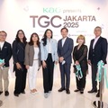 （左から）長谷川智紀（Beautynesia CEO）、Monique Soeriaatmadja（Alexalexaファッションデザイナー）、Bun Susilowati（Kao Indonesia マーケティング部長）、 Putri Tanjung（CT Corp監査役、Trans Digital Lifestyle Group CEO）、長谷川尚一（Kao Indonesia社長）、 池田友紀子（W TOKYO 執行役員、東京ガールズコレクション実行委員会 チーフプロデューサー）、小⽇山功 (インドネシア三井物産 社長)（提供写真）
