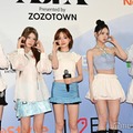 IVE妹分・KiiiKiii、ミニ丈で美脚披露 日本でしたいこと明かす【ASEA 2025 レッドカーペット】 画像