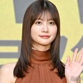 生見愛瑠、レースワンピで美脚透ける 黒コーデに「大人っぽい」「スタイル良すぎ」と絶賛の声 画像