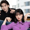 モデルプレスのインタビューに応じた京本大我、原菜乃華／霊のポーズをリクエストすると息ぴったりにポージングを決めてくれた2人（C）モデルプレス
