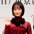 見上愛、朝ドラ『風、薫る』バディ決定！上坂樹里との笑顔SHOTで意気込み「二人で精一杯頑張ります！」 画像