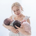 ヘラヘラ三銃士ありしゃん、双子出産を発表 子どもとの写真も公開 画像