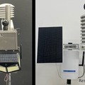 IoT暑さ指数計（左：2024年度までの機器、右：2025年度開発した機器）