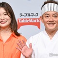 スピードワゴン井戸田潤＆蜂谷晏海、夫婦揃ってイベント初登場「結婚式のケーキカット以来の共同作業」で会場沸かす 画像