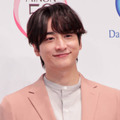 小関裕太、山本舞香が撮影！『めおと日和』オフSHOTに反響「すごくいい表情」「微笑ましい」