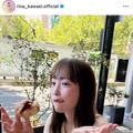 川栄李奈、お茶目に舌ペロ！海外でのナチュラルSHOTに「可愛すぎる」「スベスベで美しい」の声 画像