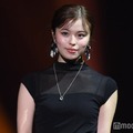 おさき、ロングヘア復活に反響「大人っぽい」「何でも似合う」 画像
