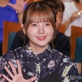 鬼頭明里、ノースリーブでスラリ二の腕披露「爽やか」「サングラスも似合ってる」の声 画像