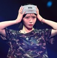 FRUITS ZIPPER鎮西寿々歌、肩見せTシャツ姿披露 ストリートコーデで登場【オキコレ2025】 画像