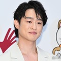株式会社コシダカホールディングス「本人音源カラオケ」発表会に登場した尾崎裕哉（C）モデルプレス