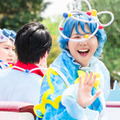 Mrs. GREEN APPLEがサプライズでパレード登場！夏イベ「サマー・クールオフat Tokyo Disney Resort」明日開幕
