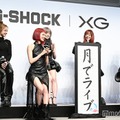 HINATAが書いた達筆な短冊をお披露目するXG（C）モデルプレス