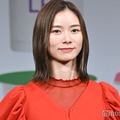 朝日奈央、シースルーパンツで美脚のぞく「シックで美しい」「スタイル抜群」の声 画像