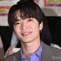 斎藤工によって健康を維持している深澤辰哉（C）モデルプレス
