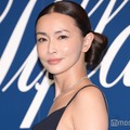 長谷川京子、水着姿のプールショット公開「変わらない美しさ」「見惚れる」と反響 画像