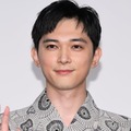 浴衣姿の吉沢亮（C）モデルプレス