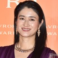 小雪「いつも移動時はノーメイク」熟睡中のすっぴん公開「造形美」「映画の1シーンみたい」の声 画像