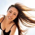 深田恭子、多幸感溢れる表紙解禁 最新写真集で魅惑的なヘルシーボディ披露【AO】 画像