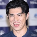 小島よしお「鬼滅の刃」コスプレで期日前投票へ「完成度高い」「目立って仕方ない」と反響 画像