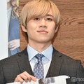 カノックスターの妻、圧巻美脚に「異次元スタイル」「綺麗すぎ」の声 船上での豪華プロポーズショット公開 画像
