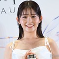 久間田琳加、純白キャミドレスで素肌輝く アクション初挑戦を回顧「不安な気持ちで挑んで…」【クレ・ド・ポー ボーテ】 画像