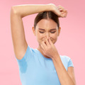 「もしかして加齢臭？」更年期世代の「汗のニオイが変わってきたかも」は気のせいではなかった！皮膚科医も注目する汗どめ成分と効果的な対策とは【医師が解説】 画像