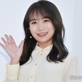 秋元真夏、雪中で美脚披露 オフショット動画に反響「プロすぎる」「真冬も似合う」 画像