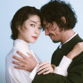 上野樹里＆和田唱、夫婦の信頼と愛を感じる美麗ビジュアル披露！モードな撮影に揃って挑戦 画像