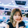 日向坂46富田鈴花1st写真集、旅先で偶然の出会い果たした2ショット ポストカード2種解禁【鈴花サーキット】 画像