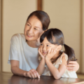 保育園に行きたくない2歳の孫　ばあばが来た瞬間…→「素敵」「ばあばの魔法」 画像