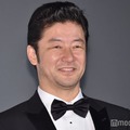 浅野忠信、息子・佐藤緋美との肩組み2ショット動画公開「親友みたいな親子」「パパの顔してる」の声 画像