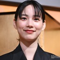 のん、素肌透けるチュール衣装でギター演奏「カッコいい」「ロックプリンセス」と反響 画像