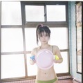 頓知気さきな、“美少女感”あふれる水着SHOT披露！25歳の魅力が詰まったフォトスタイルブック発売決定 画像