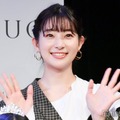 足立梨花、ミニ丈私服で美脚際立つ「夏らしくて素敵」「理想のスタイル」の声 画像
