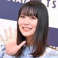 白間美瑠、香港で美脚披露「スタイル抜群」「夏っぽい服が可愛い」の声 画像