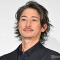 PINKY、夫・窪塚洋介と肩寄せ密着 家族ショット公開に反響続々 画像
