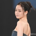 なごみ、大胆バックオープントップスから美背中披露「二度見した」「スタイル抜群」 画像