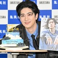 「Hue I am」メディア向け発売記念取材会で誕生日を祝ってもらった中島裕翔（C）モデルプレス