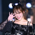 YouTuberになに、透け感たっぷりSEXY衣装で攻める 舌出しにドキッ【関コレ2025A/W】 画像