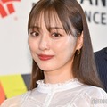 内田理央、美太もも全開川遊びショット「脚綺麗」「涼しげ」の声 画像