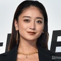 みちょぱ、美脚＆デコルテ披露 小麦肌映えるピンクコーデに「セクシー」「綺麗すぎる」の声 画像